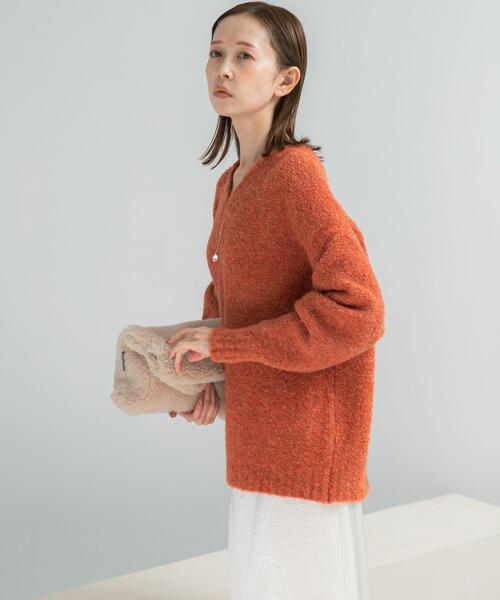 URBAN RESEARCH ROSSO WOMEN(アーバンリサーチ ロッソ)の「『WEB限定』Vネックカーブスリーブニット(ニット/セーター・レディース・ピンク系その他/チャコールグレー/モカ・FREE)」の13枚目の写真