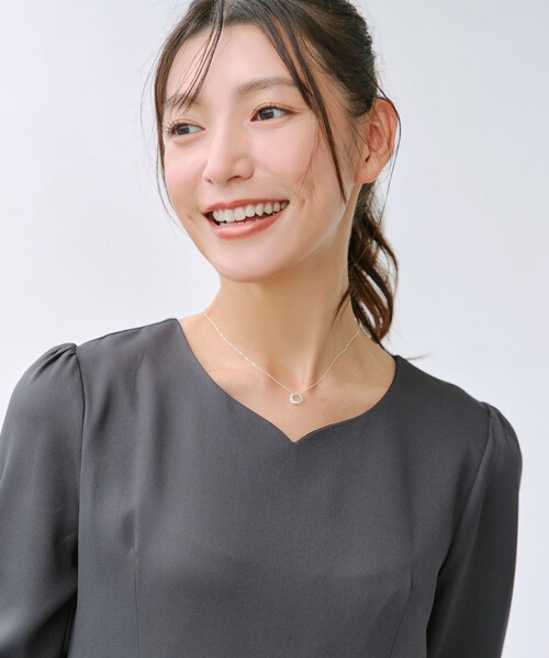 Tiaclasse(ティアクラッセ)の「【大きいサイズ】フロッキードッキングワンピース(ワンピース・レディース・ブラック系/ブラック系1/グレー系・XL/XXL)」の7枚目の写真