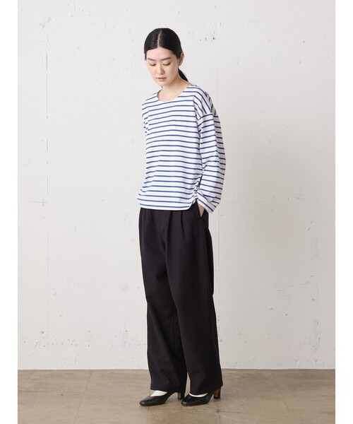 MidiUmi(ミディウミ)の「MidiUmi バックサテンツータックパンツ(その他パンツ・レディース・ネイビー/ブラック/アイボリー・1/2)」の10枚目の写真