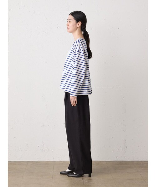 MidiUmi(ミディウミ)の「MidiUmi バックサテンツータックパンツ(その他パンツ・レディース・ネイビー/ブラック/アイボリー・1/2)」の11枚目の写真