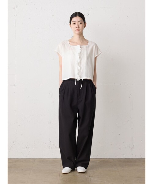 MidiUmi(ミディウミ)の「MidiUmi バックサテンツータックパンツ(その他パンツ・レディース・ネイビー/ブラック/アイボリー・1/2)」の19枚目の写真