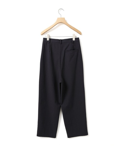 MidiUmi(ミディウミ)の「MidiUmi バックサテンツータックパンツ(その他パンツ・レディース・ネイビー/ブラック/アイボリー・1/2)」の4枚目の写真
