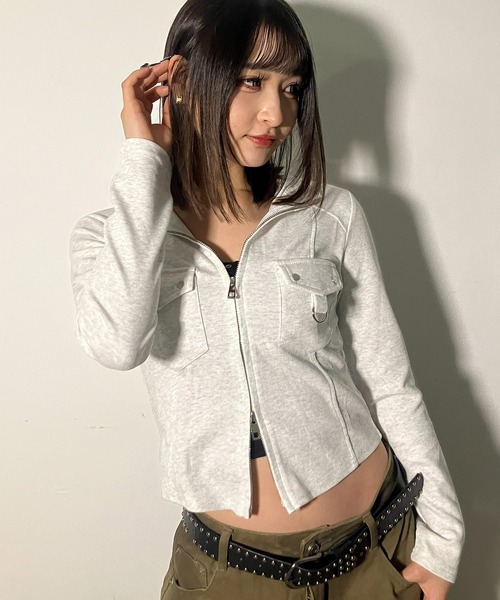 .KOM(ドットコム)の「A'GEM/9 × .kom 『.KOM/ドットケーオーエム』Front Pocket Cropped Zip Top/Y2Kフロントポケットクロップドジップトップ(その他トップス・レディース・グレー/アイボリー/ブラック・FREE)」の2枚目の写真