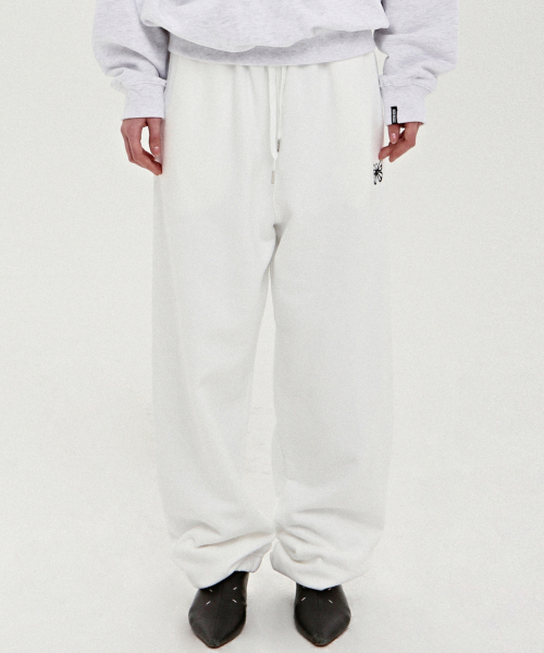 NICK&NICOLE(ニックアンドニコール)の「BUTTERFLY WIDE QUALITY PANTS_IVORY(スウェットパンツ・レディース・その他・MEDIUM/LARGE)」の1枚目の写真