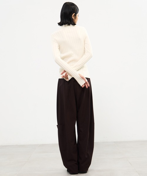 STUDIOUS（ステュディオス）の「【STUDIOUS/ステュディオス】Silk Viscorse Wide Rib KT/シルクビスコースワイドリブニット（ニット/セーター・レディース・ブラウン/ブラック/オフホワイト・FREE）」の7枚目の写真