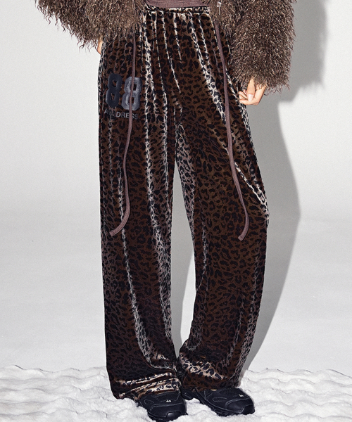 AVANDRESS(アバンドレス )の「Velvet Leo Pants LEOPARD(スウェットパンツ・レディース・その他・SMALL/MEDIUM/LARGE)」の1枚目の写真