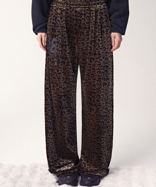 AVANDRESS(アバンドレス )の「Velvet Leo Pants LEOPARD(スウェットパンツ・レディース・その他・SMALL/MEDIUM/LARGE)」の2枚目の写真
