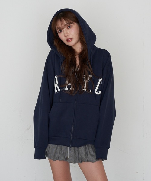 RAY CASSIN(レイカズン)の「ロゴフードパーカー(パーカー・レディース・ネイビー/ホワイト/グレー・S/M)」の3枚目の写真