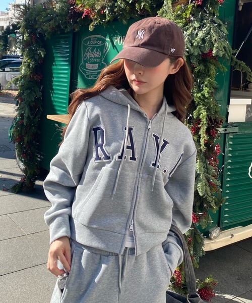 RAY CASSIN(レイカズン)の「ロゴフードパーカー(パーカー・レディース・ネイビー/ホワイト/グレー・S/M)」の1枚目の写真