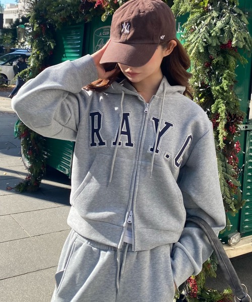 RAY CASSIN(レイカズン)の「ロゴフードパーカー(パーカー・レディース・ネイビー/ホワイト/グレー・S/M)」の4枚目の写真