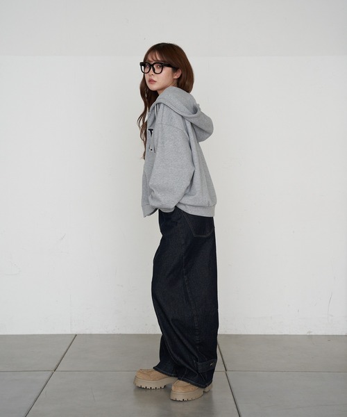 RAY CASSIN(レイカズン)の「ロゴフードパーカー(パーカー・レディース・ネイビー/ホワイト/グレー・S/M)」の13枚目の写真