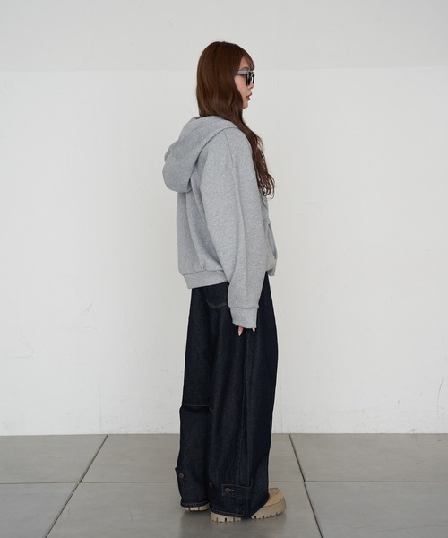 RAY CASSIN(レイカズン)の「ロゴフードパーカー(パーカー・レディース・ネイビー/ホワイト/グレー・S/M)」の15枚目の写真