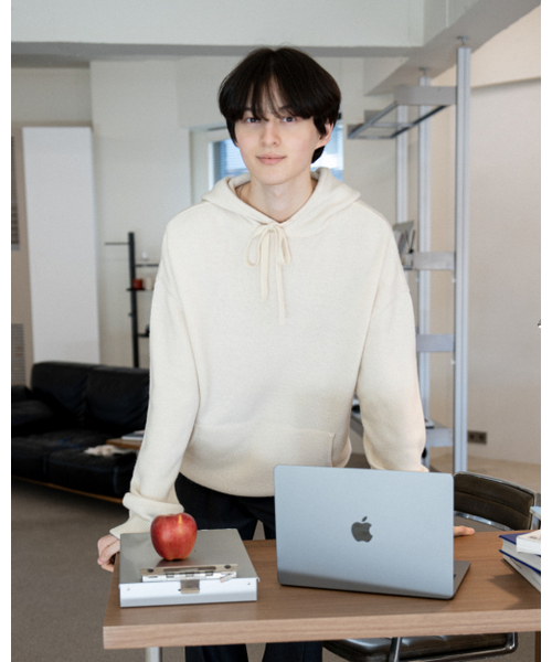 ASTLAY(アストレイ)の「Lambswool Hood Sweater (Cream/Navy)(パーカー・メンズ・その他・3/2)」の2枚目の写真