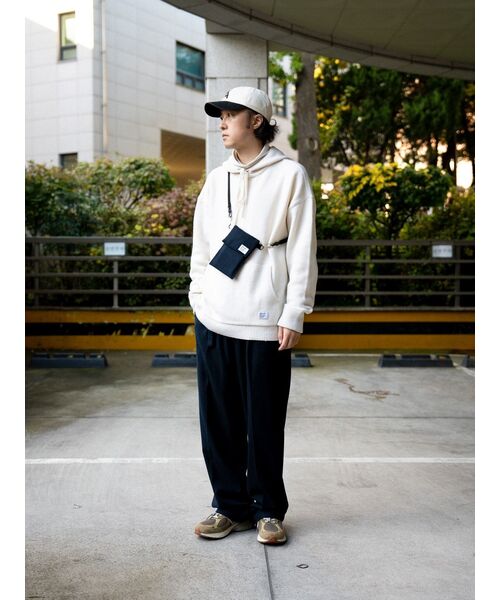 ASTLAY(アストレイ)の「Lambswool Hood Sweater (Cream/Navy)(パーカー・メンズ・その他・3/2)」の5枚目の写真