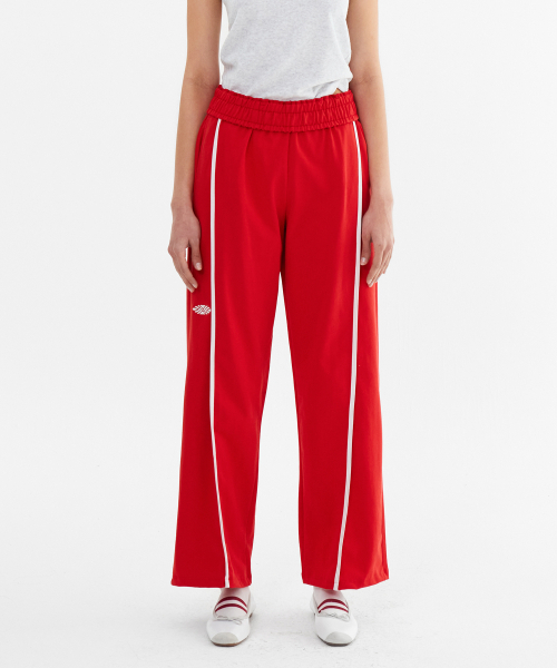MENASOO（ミナス）の「Line Point Pin Tuck Cotton Pants_Red（スウェットパンツ・レディース・レッド・2/1）」の2枚目の写真