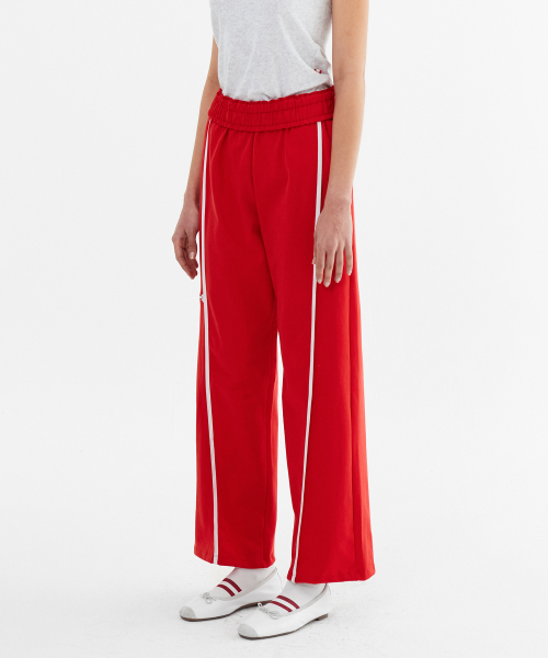 MENASOO（ミナス）の「Line Point Pin Tuck Cotton Pants_Red（スウェットパンツ・レディース・レッド・2/1）」の3枚目の写真