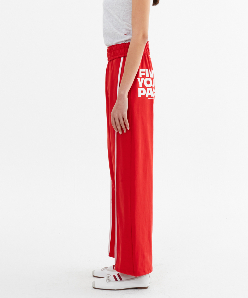 MENASOO（ミナス）の「Line Point Pin Tuck Cotton Pants_Red（スウェットパンツ・レディース・レッド・2/1）」の4枚目の写真