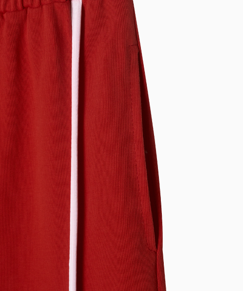MENASOO（ミナス）の「Line Point Pin Tuck Cotton Pants_Red（スウェットパンツ・レディース・レッド・2/1）」の13枚目の写真