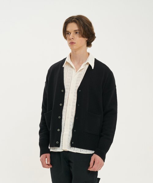 BLOND9（ブロンドナイン）の「ソフトウールVネックニットカーディガン_ブラック（カーディガン/ボレロ・メンズ・その他・LARGE/MEDIUM/X-LARGE）」の4枚目の写真