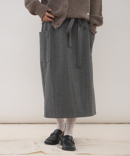 MUHET(ミュエータ)の「wool-blend tie-waist pocket skirt / ウールブレンドポケットスカート(スカート・レディース・グレー/ネイビー・LARGE/MEDIUM)」の1枚目の写真