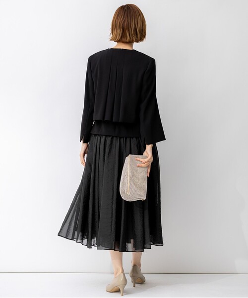 23区(ニジュウサンク)の「クリアジョーゼット コンパクトタックジャケット(ノーカラージャケット・レディース・ブラック系/ベージュ系・48/46/44)」の20枚目の写真