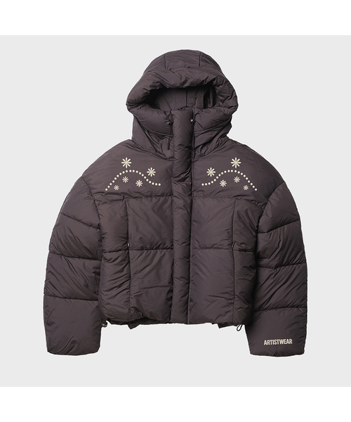 ARTISTWEAR（アーティストウェア）の「[3COLORS] ウェスタンフローラルフードクロップショートパディング（ダウンジャケット/コート・レディース・ブラック/ブラウン・MEDIUM/LARGE）」の2枚目の写真