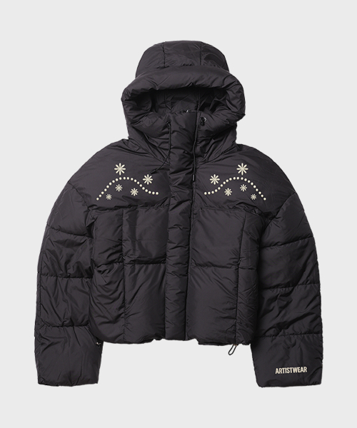 ARTISTWEAR（アーティストウェア）の「[3COLORS] ウェスタンフローラルフードクロップショートパディング（ダウンジャケット/コート・レディース・ブラック/ブラウン・MEDIUM/LARGE）」の8枚目の写真