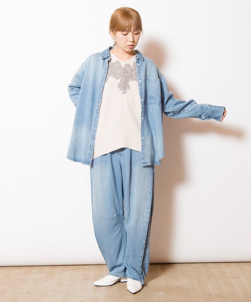 OSMOSIS（オズモーシス）の「セルロースデニムタックパンツ（デニムパンツ・レディース・ライトブルー/ブラック/ブルー・2/1）」の11枚目の写真