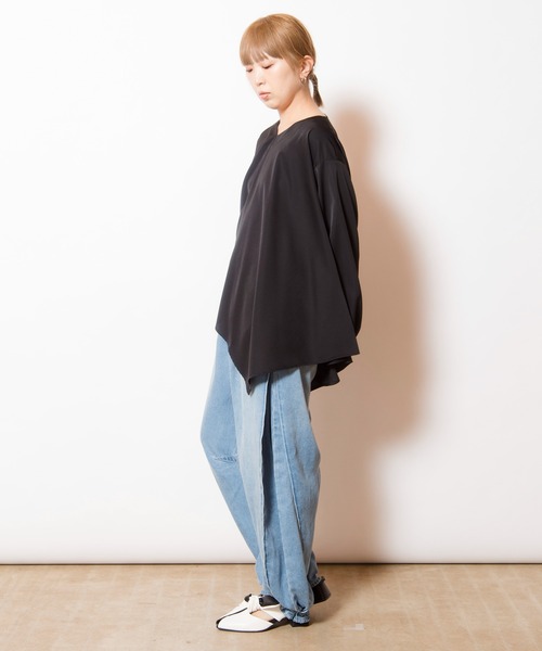 OSMOSIS（オズモーシス）の「セルロースデニムタックパンツ（デニムパンツ・レディース・ライトブルー/ブラック/ブルー・2/1）」の17枚目の写真