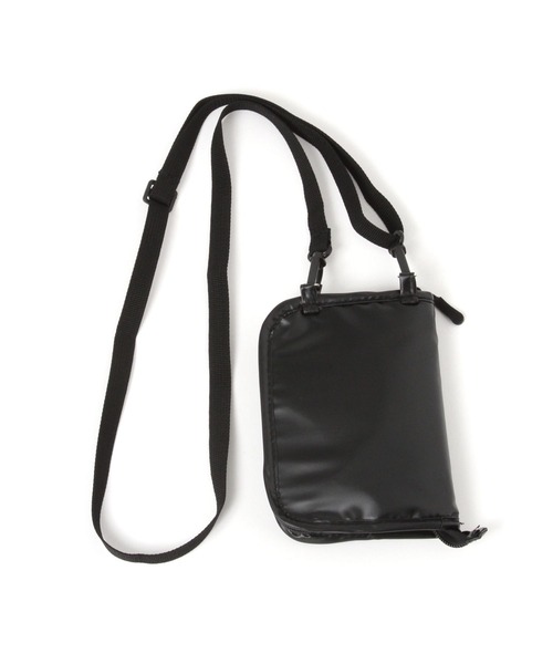 LAKOLE（ラコレ）の「メタルカラーパスポートケース / 634919（パスポートケース・レディース・その他1/ブラック・FREE）」の3枚目の写真