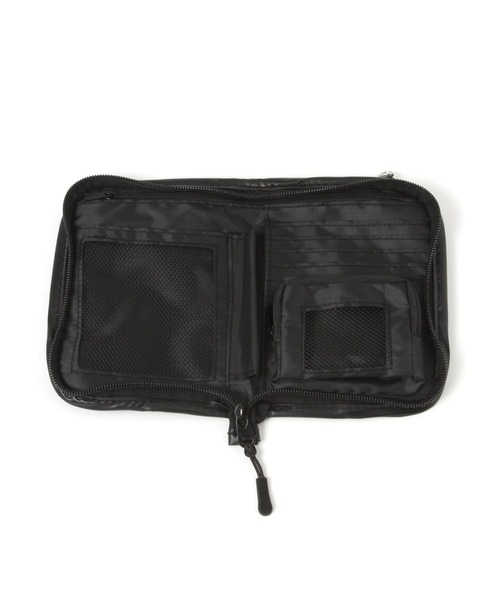 LAKOLE（ラコレ）の「メタルカラーパスポートケース / 634919（パスポートケース・レディース・その他1/ブラック・FREE）」の4枚目の写真