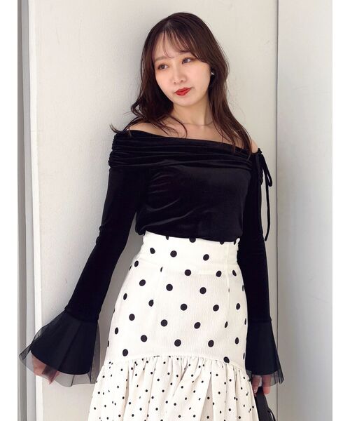 dazzlin（ダズリン）の「シアーベロアオフショルトップス（Tシャツ/カットソー・レディース・アイボリー/ブラック・FREE）」の2枚目の写真