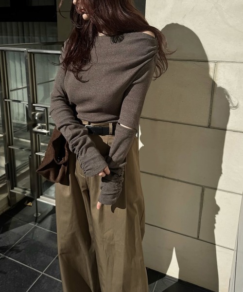 WILLFULLY(ウィルフリー)の「2way sleeve off shoulder rib tops(Tシャツ/カットソー・レディース・ブラウン系その他/タン/チャコール・FREE)」の13枚目の写真