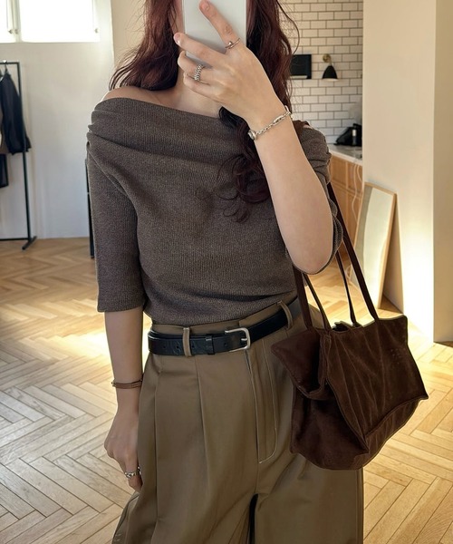 WILLFULLY(ウィルフリー)の「2way sleeve off shoulder rib tops(Tシャツ/カットソー・レディース・ブラウン系その他/タン/チャコール・FREE)」の14枚目の写真