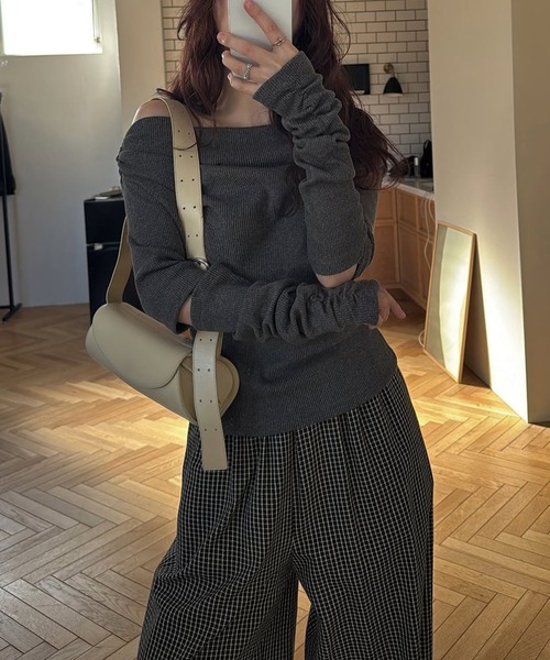 WILLFULLY(ウィルフリー)の「2way sleeve off shoulder rib tops(Tシャツ/カットソー・レディース・ブラウン系その他/タン/チャコール・FREE)」の18枚目の写真