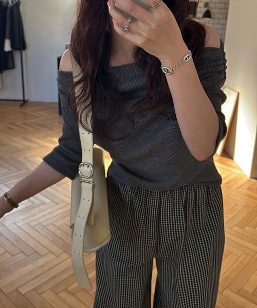 WILLFULLY(ウィルフリー)の「2way sleeve off shoulder rib tops(Tシャツ/カットソー・レディース・ブラウン系その他/タン/チャコール・FREE)」の19枚目の写真