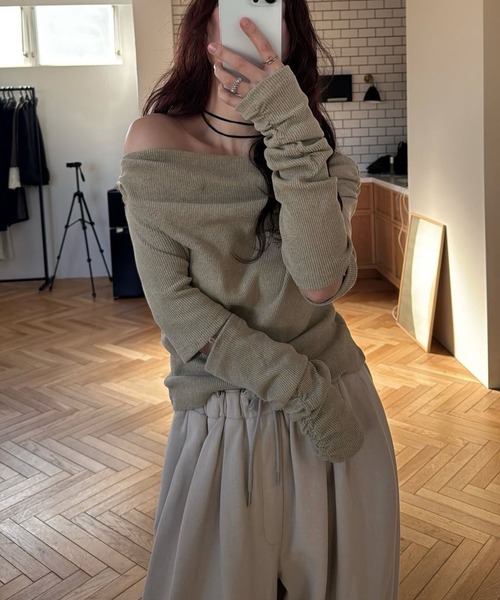 WILLFULLY(ウィルフリー)の「2way sleeve off shoulder rib tops(Tシャツ/カットソー・レディース・ブラウン系その他/タン/チャコール・FREE)」の6枚目の写真