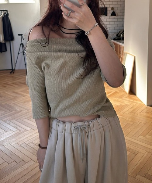 WILLFULLY(ウィルフリー)の「2way sleeve off shoulder rib tops(Tシャツ/カットソー・レディース・ブラウン系その他/タン/チャコール・FREE)」の5枚目の写真
