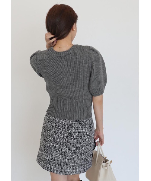 LUDICRUM(ルーディクルム)の「Low gauge knit ensemble(アンサンブル・レディース・オフホワイト/チャコールグレー/レッド・FREE)」の8枚目の写真