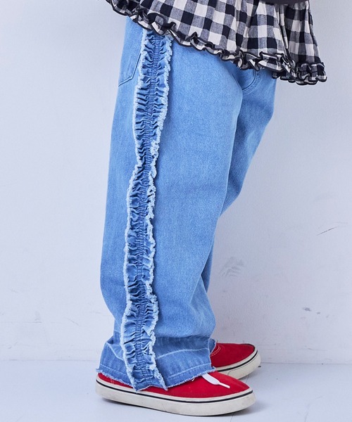 MARKEY'S（マーキーズ）の「デニムサイドフリルバギーパンツ（デニムパンツ・キッズ・ネイビー/ライトブルー・90/100/110/120/130/140/150）」の2枚目の写真