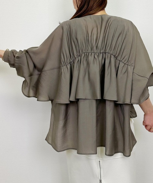 LUGIVA（ルギヴァ）の「バックギャザーフリルブルゾン（ブルゾン・レディース・カーキ/オフホワイト・M）」の2枚目の写真