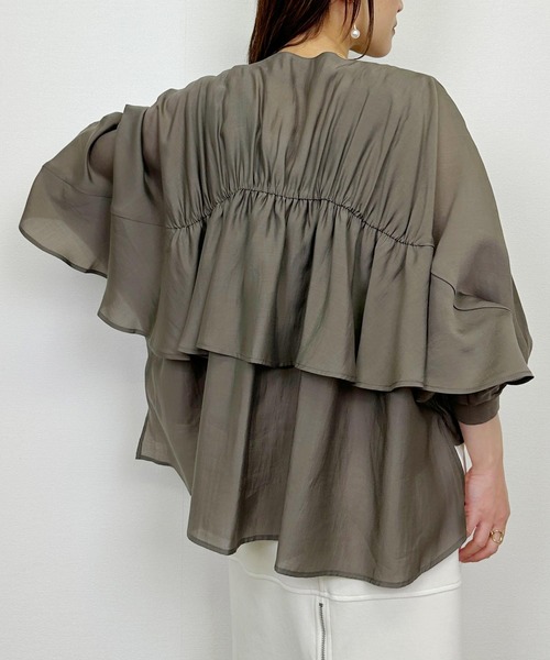 LUGIVA（ルギヴァ）の「バックギャザーフリルブルゾン（ブルゾン・レディース・カーキ/オフホワイト・M）」の15枚目の写真