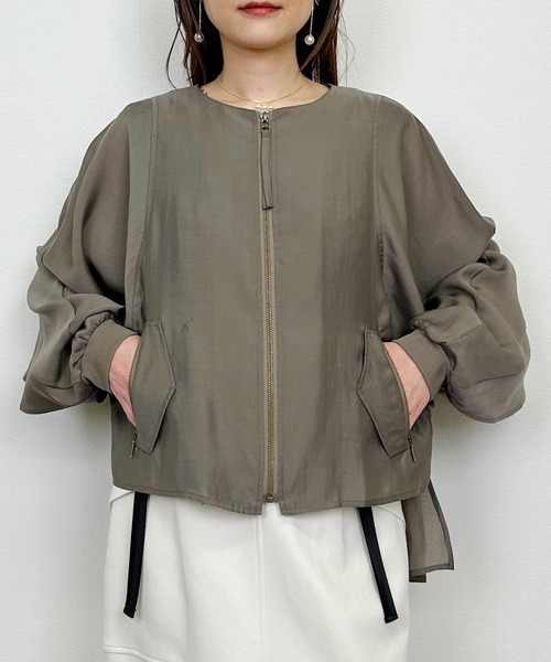 LUGIVA（ルギヴァ）の「バックギャザーフリルブルゾン（ブルゾン・レディース・カーキ/オフホワイト・M）」の21枚目の写真