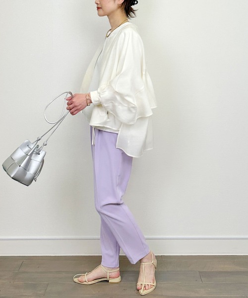 LUGIVA（ルギヴァ）の「バックギャザーフリルブルゾン（ブルゾン・レディース・カーキ/オフホワイト・M）」の9枚目の写真