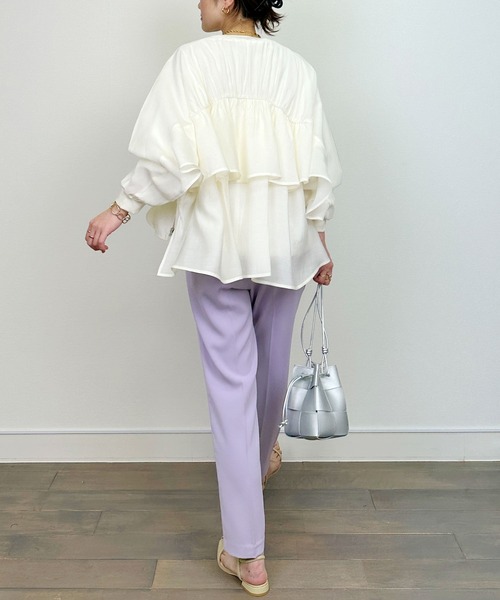 LUGIVA（ルギヴァ）の「バックギャザーフリルブルゾン（ブルゾン・レディース・カーキ/オフホワイト・M）」の10枚目の写真