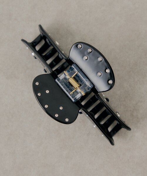 Chico（チコ）の「ランダムビジュー付きヘアクリップ（イヤリング・レディース・アイボリー/ブラック・FREE）」の5枚目の写真