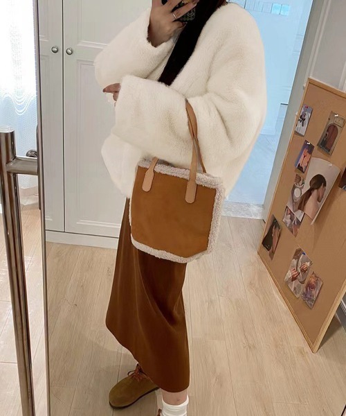 Miniministore(ミニミニストア)の「ファージャケット ふわふわ パールボタン(ノーカラージャケット・レディース・アイボリー/ブラック/ベージュ・FREE)」の7枚目の写真