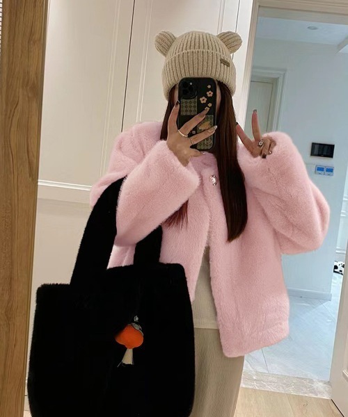 Miniministore(ミニミニストア)の「ファージャケット ふわふわ パールボタン(ノーカラージャケット・レディース・アイボリー/ブラック/ベージュ・FREE)」の13枚目の写真