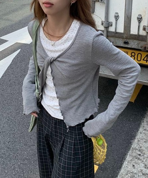 Lis ardent（リスアルダン）の「2点セットアップ/花柄タンクトップ＆カーディガン　春服タンク付きメローステッチトップス２点セット（セットアップ・レディース・ネイビー/グレー・M）」の2枚目の写真