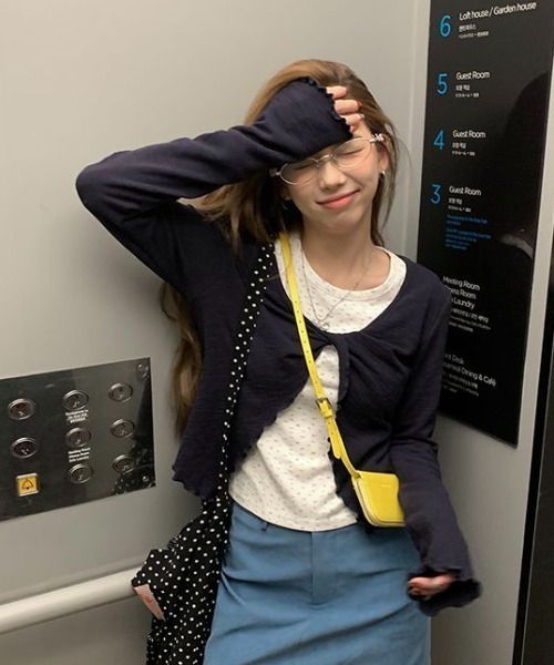 Lis ardent（リスアルダン）の「2点セットアップ/花柄タンクトップ＆カーディガン　春服タンク付きメローステッチトップス２点セット（セットアップ・レディース・ネイビー/グレー・M）」の3枚目の写真